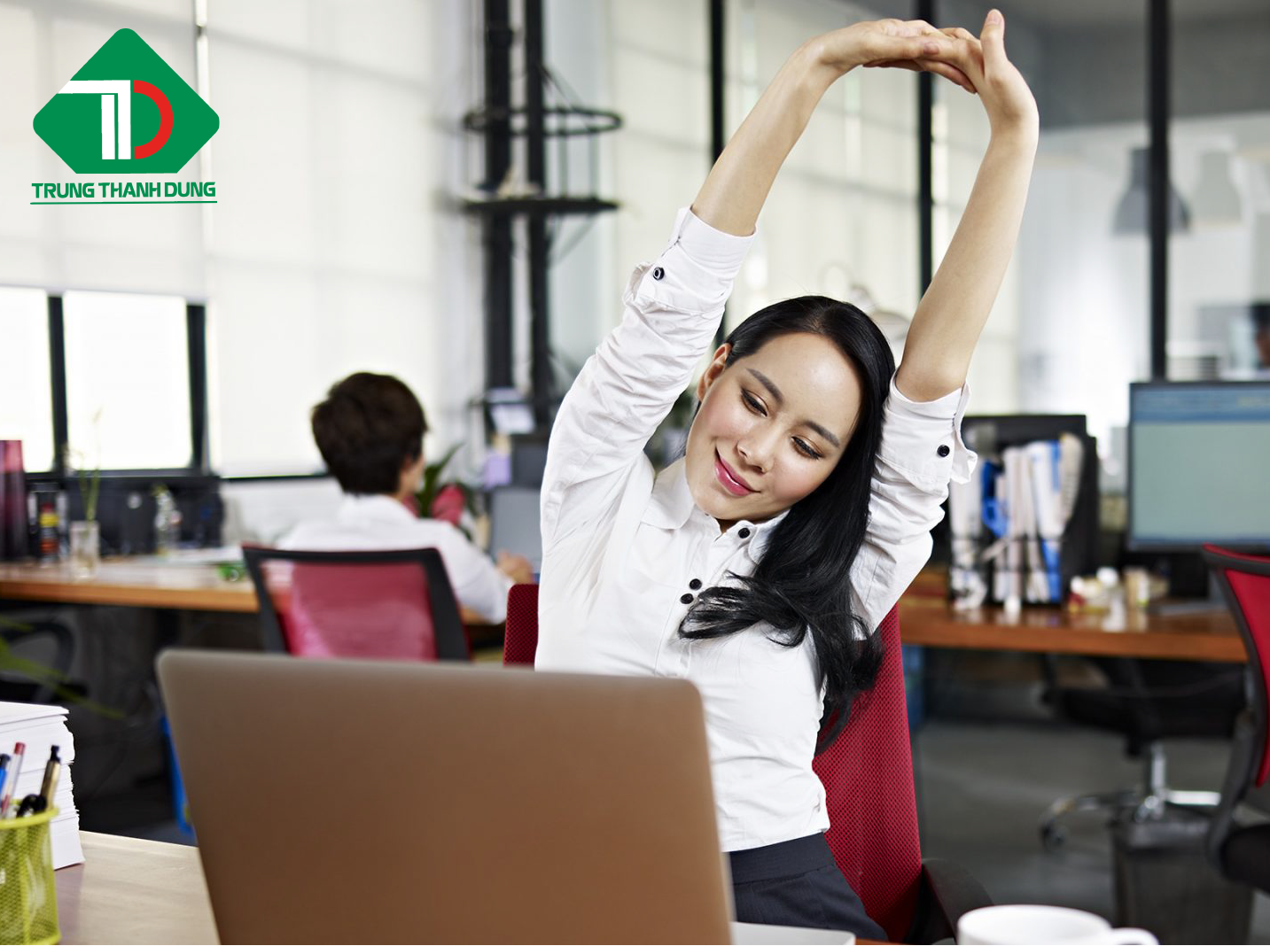 Nhân viên văn phòng thư giãn, dễ chịu, thỏa sức sáng tạo trong môi trường làm việc Nhân viên văn phòng thư giãn, dễ chịu, thỏa sức sáng tạo trong môi trường làm việc