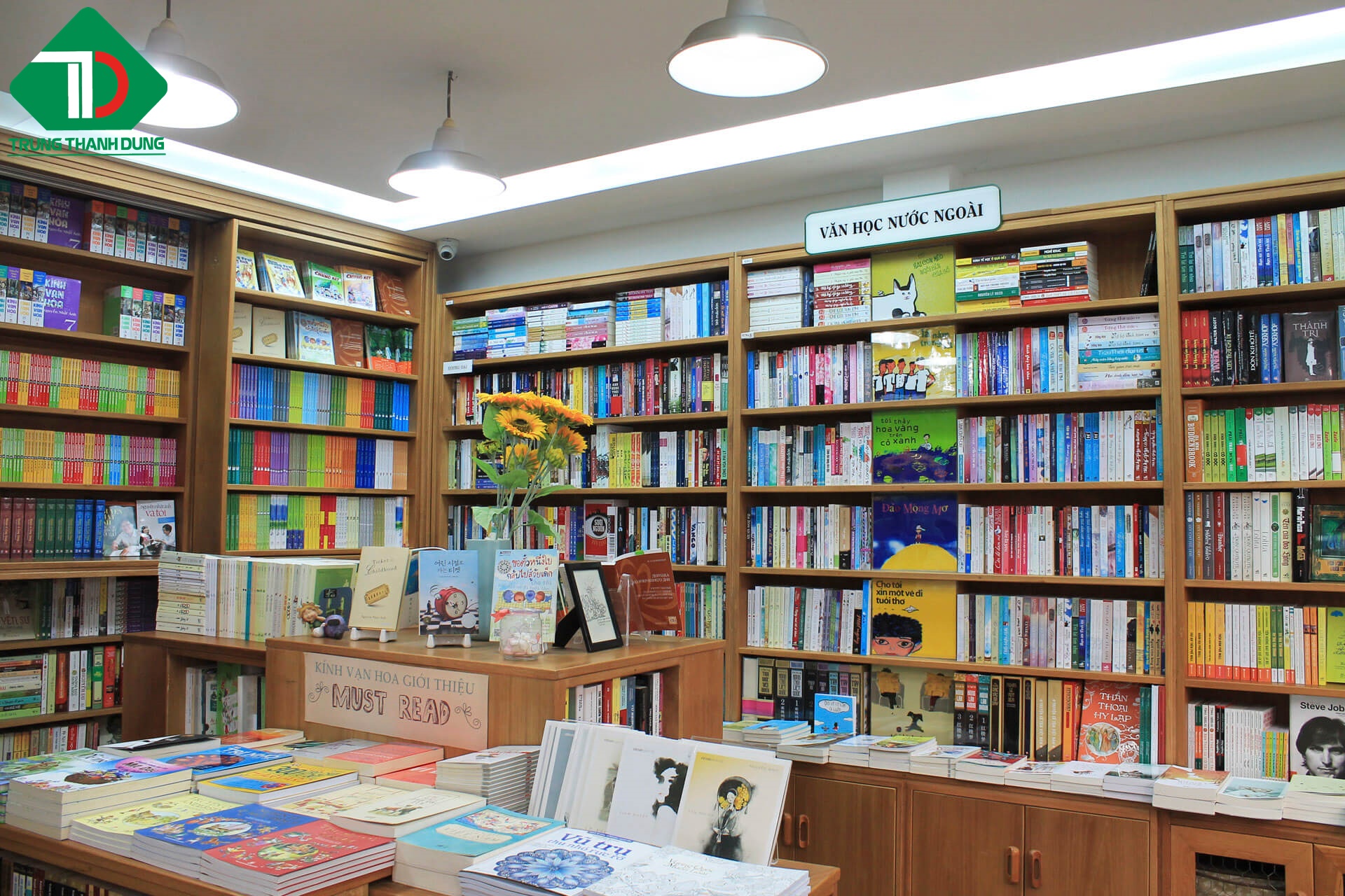 Ngoài vấn đề nhập buôn văn phòng phẩm, chủ cửa hàng cũng nên chú trọng đến thiết kế không gian. Để mọi sản phẩm đều có thể dễ thấy, dễ lấy và dễ mua.